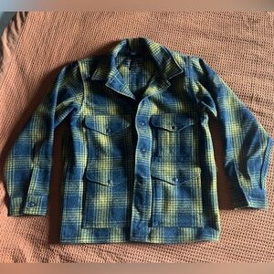 Filson Mackinaw Wool Cruiser Jacket Hold Ochre